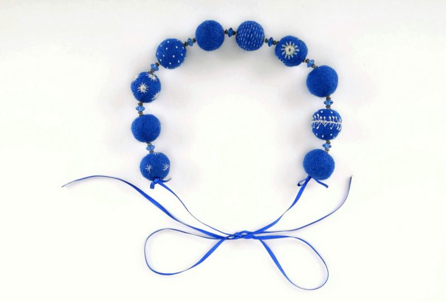 Blaue Perlenkette aus 100  Wolle foto 3