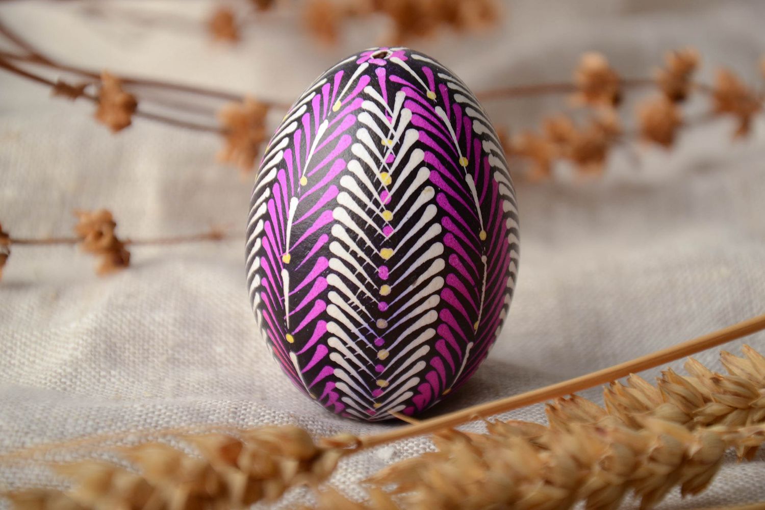 Красивое расписное яйцо с лемковской символикой  фото 1