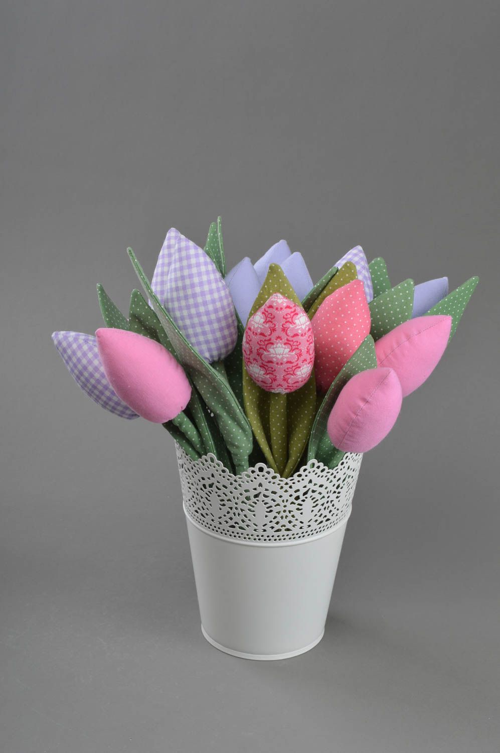 Мягкая игрушка цветок тюльпан розовый с узорами на ножке красивый ручной работы фото 3