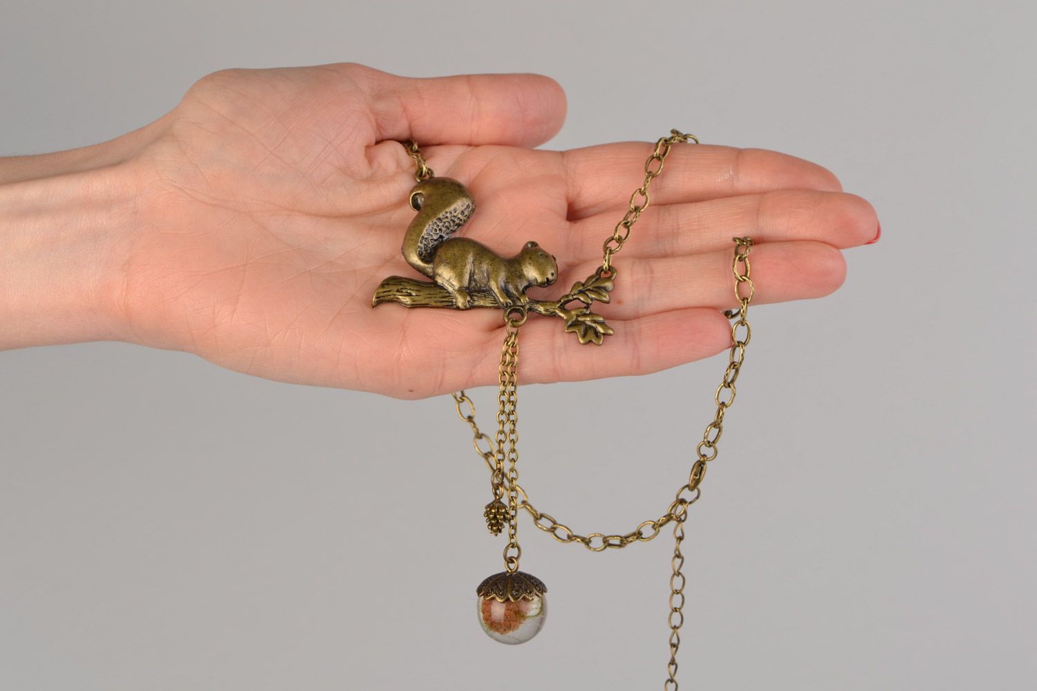 Collier écureuil en métal avec gland naturel en résine époxyde fait main femme photo 2