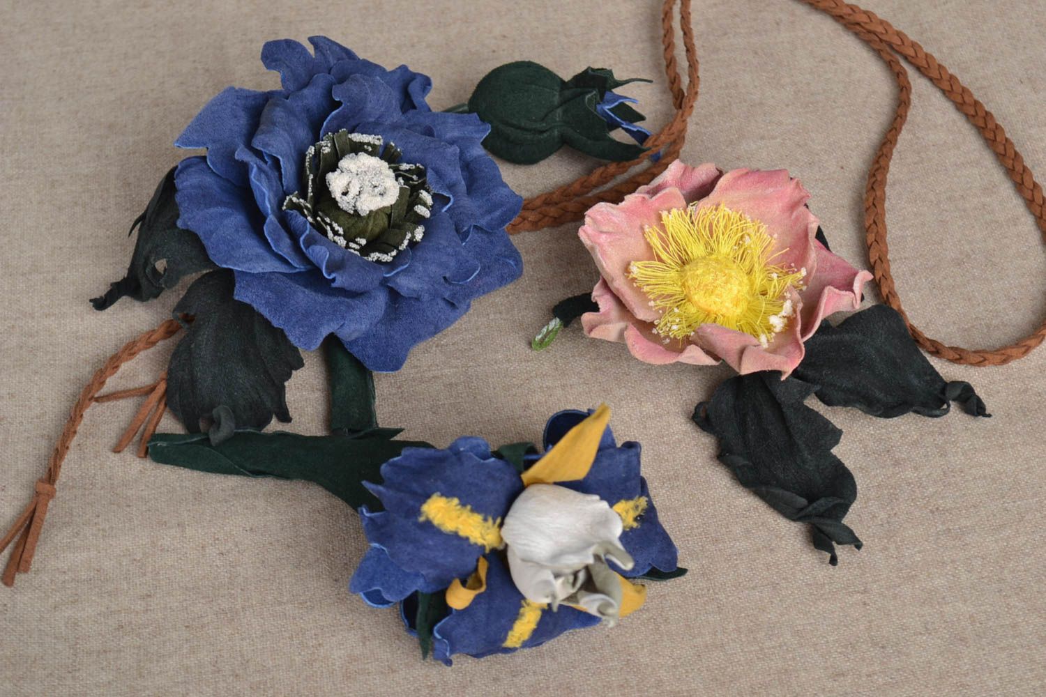 Handmade Blumen Broschen Schmuck aus Leder Accessoires für Frauen Set 3 Stück foto 1