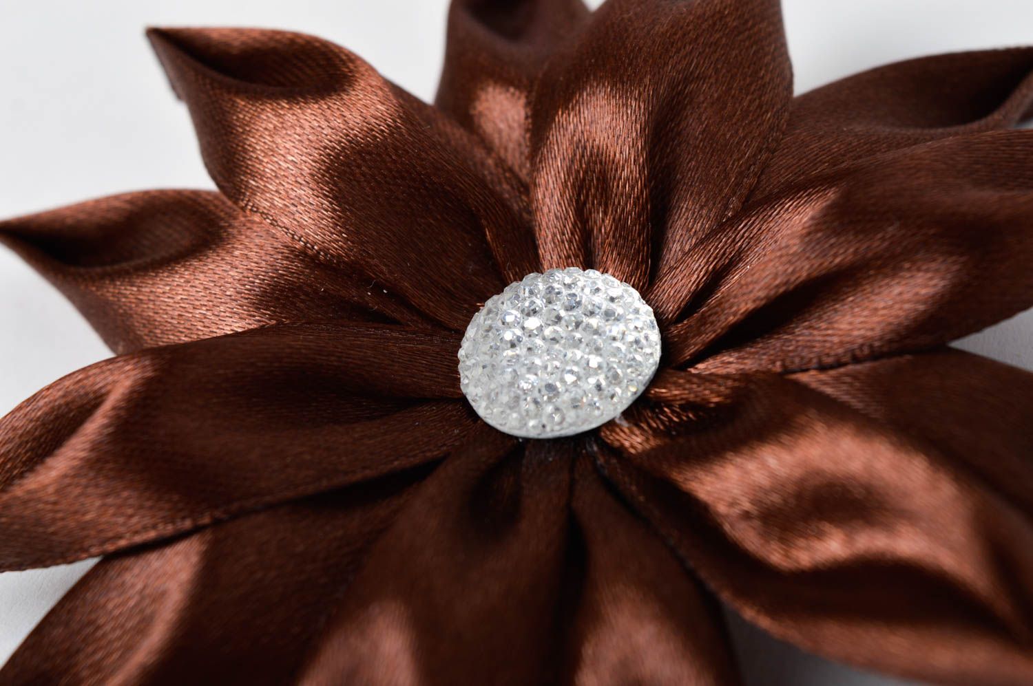 Haarspange Blume handmade in Braun Damen Modeschmuck zartes Accessoire für Haare foto 3