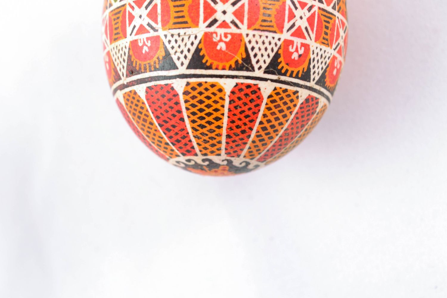Пасхальное яйцо ручной работы с росписью красками фото 5