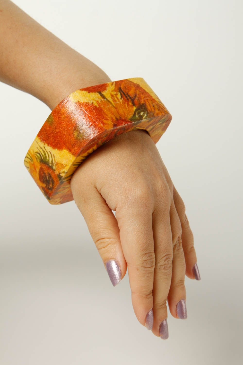 Браслет на руку ручной работы браслет с росписью массивный украшение из дерева фото 3