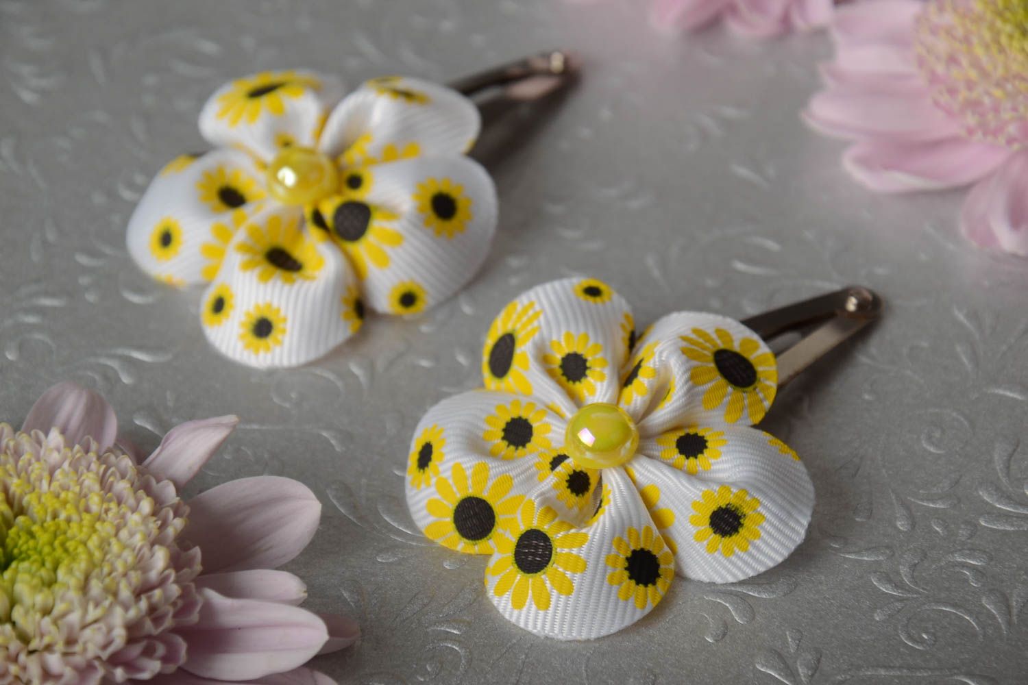 Set of 2 handmade hair clips with satin ribbon kanzashi flowers with pattern photo 1