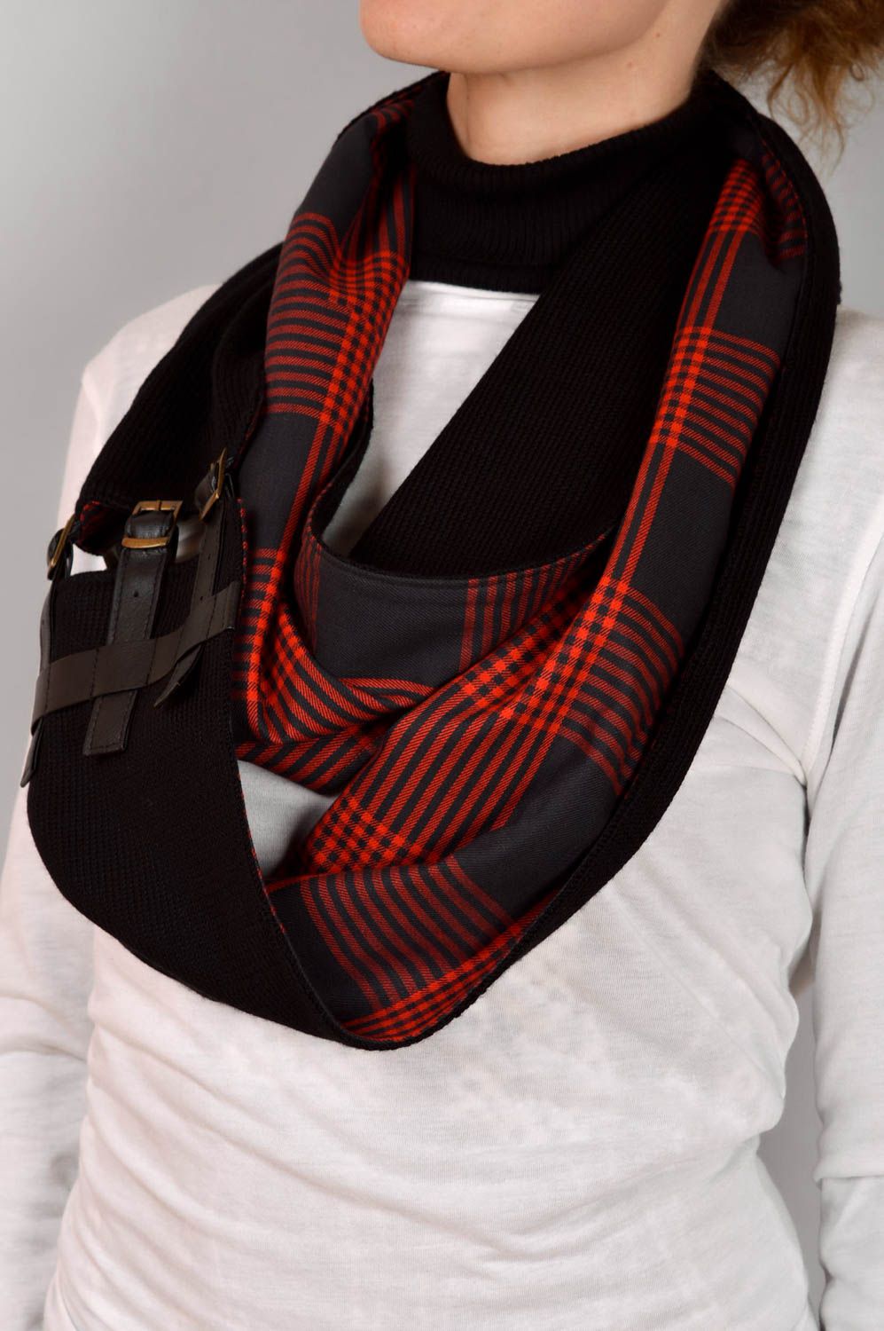 Шарф ручной работы шарф на шею черный с красной клеточкой шарф под плащ фото 5