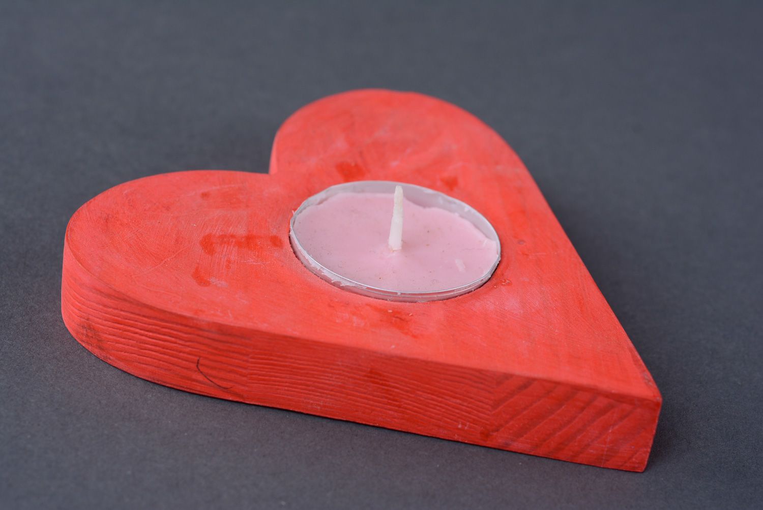 Support en bois pour bougie fait main en forme de coeur rouge décoratif photo 2