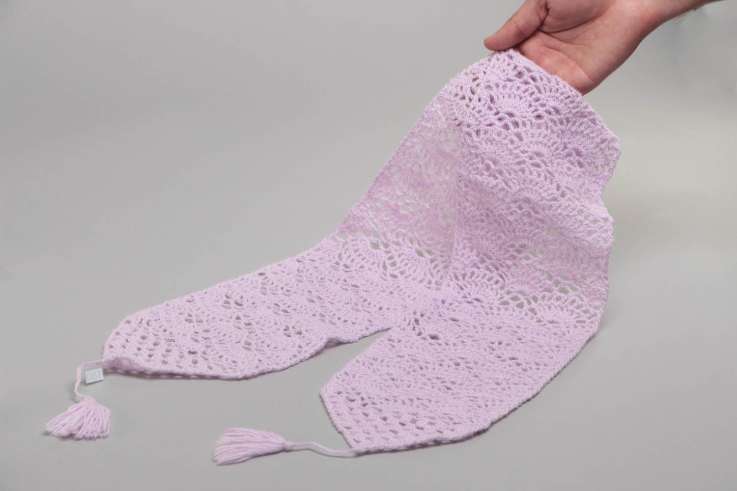 Écharpe tricotée en mohair au crochet rose clair ajourée avec glands faite main photo 5