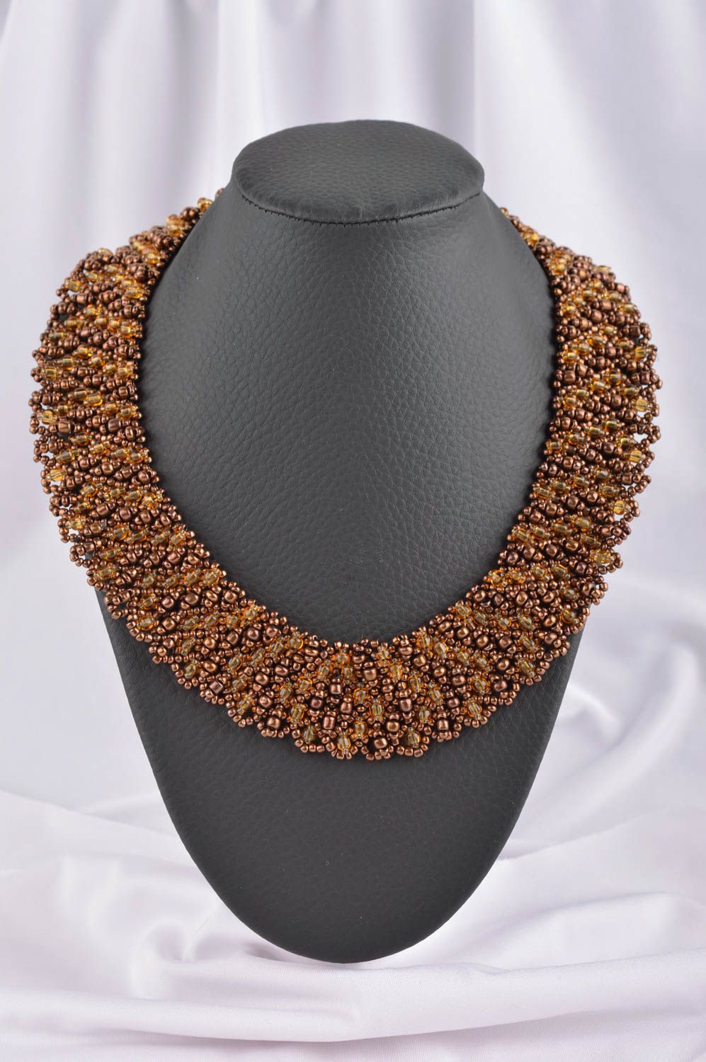 Collier large Bijou fait main en perles de rocaille marron Cadeau pour femme photo 1