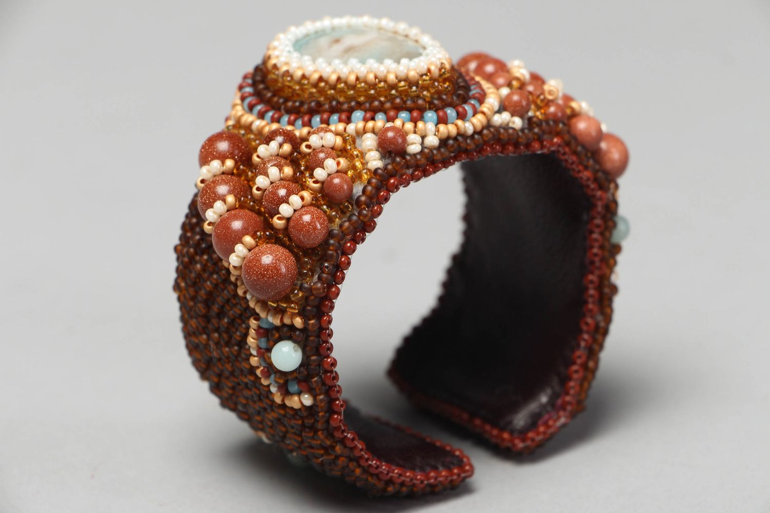 Bracelet en cuir avec perles de rocaille et pierres naturelles marron photo 3