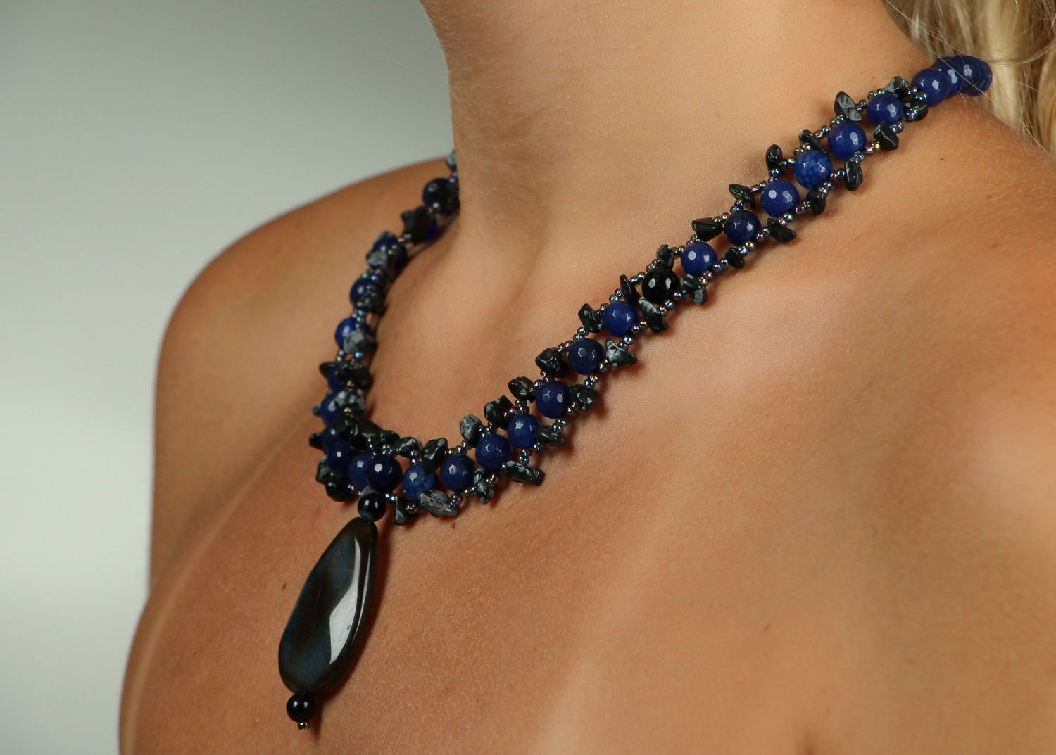 Collier fait main avec agate, lazulite et obsidienne photo 5