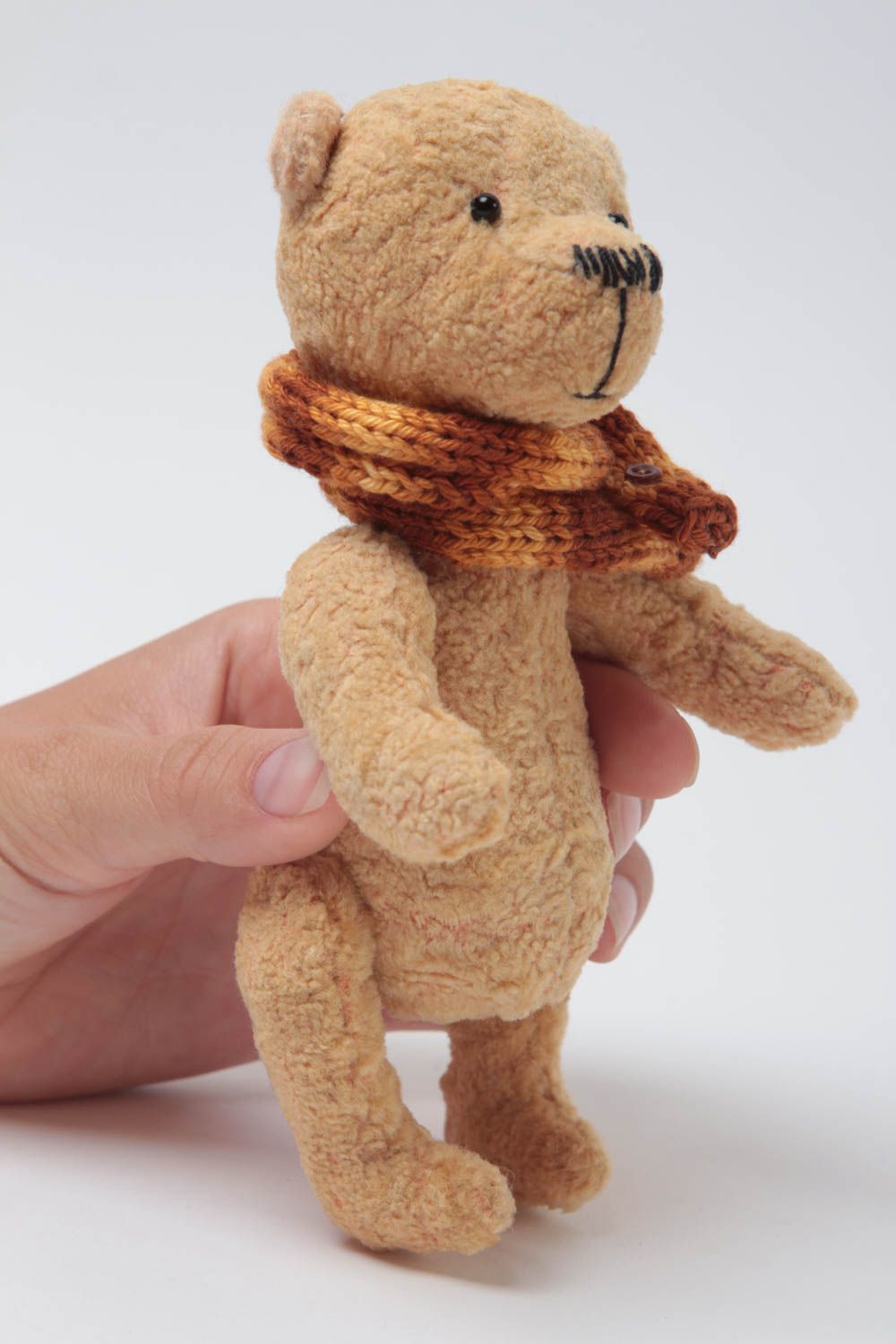 Kuscheltier Bär mit Schal handgemachtes Spielzeug Geschenke für Kinder  foto 5