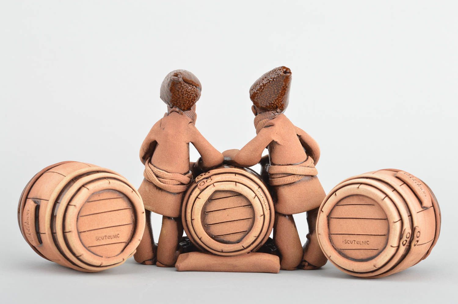 Ensemble de figurine et 2 gobelets en terre cuite 7.5 cl faits main originaux photo 5