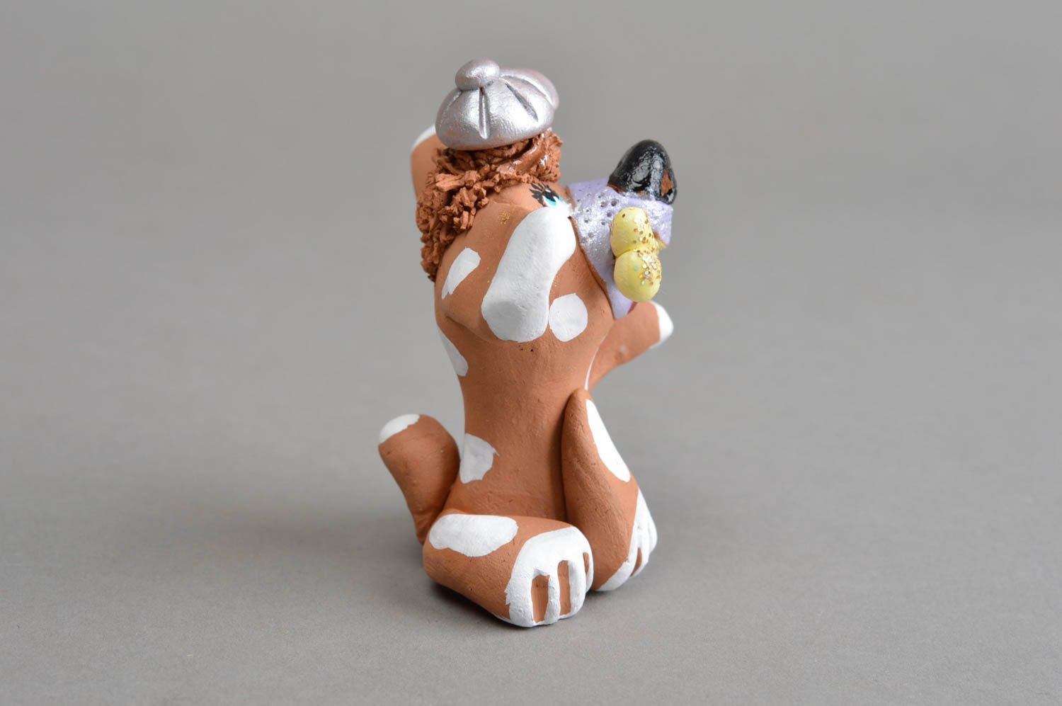 Керамическая фигурка ручной работы собака верный друг с желтой косточкой фото 3