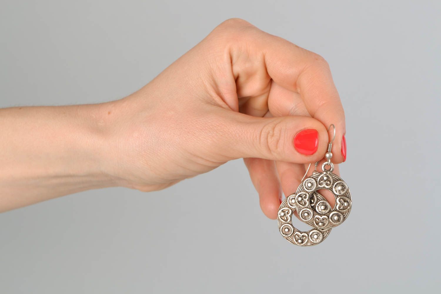 Boucles d'oreilles en métal anneaux faites main ethniques originales pour femme photo 2