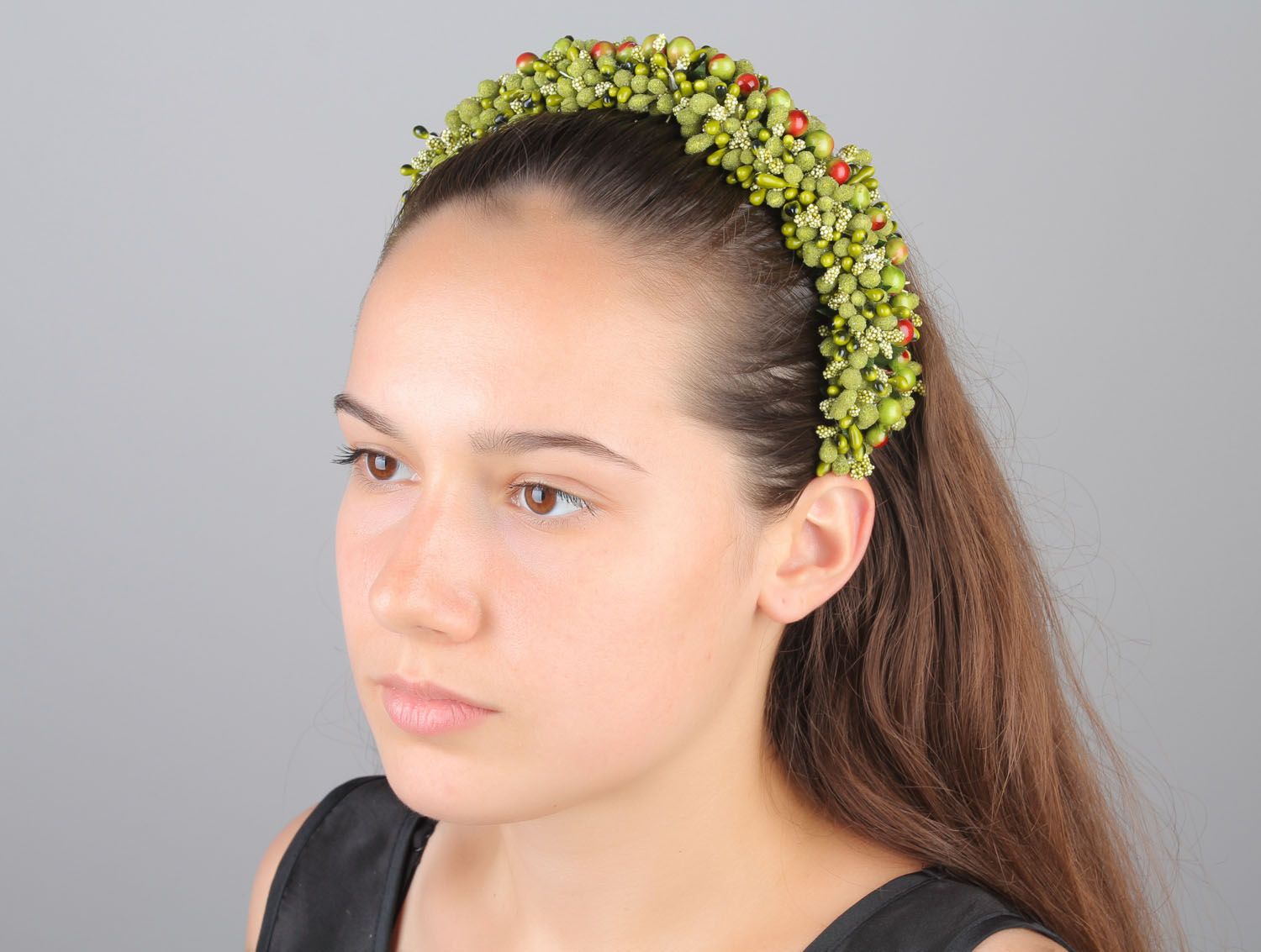 Headband with green berries photo 5