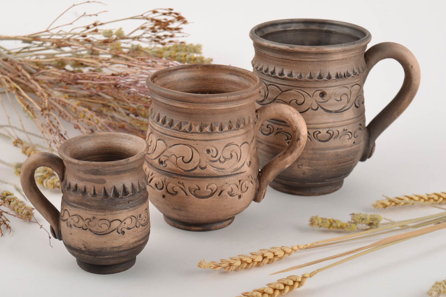 Set of ceramic unglazed cups of 16, 10, 5 oz in brown color with Italian style pattern photo 1