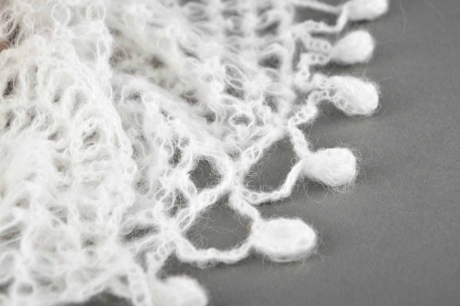 Châle laine fait main Accessoire tricot au crochet blanc Cadeau femme original photo 2