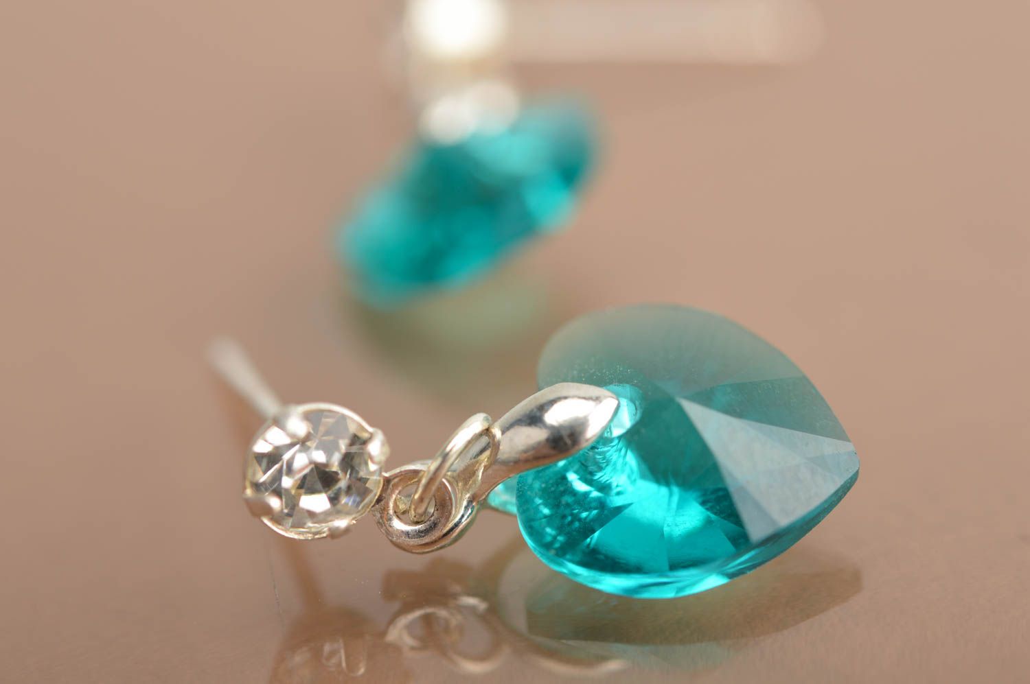 Herzen Ohrringe mit Swarovski Kristallen in Türkisblau handgemacht lang schön foto 4