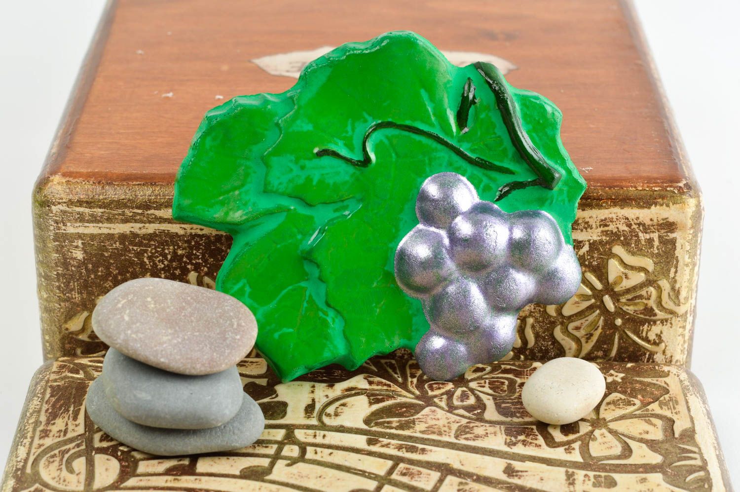 Magnet Kühlschrank handmade originelles Geschenk Deko aus Gips grün lila foto 1