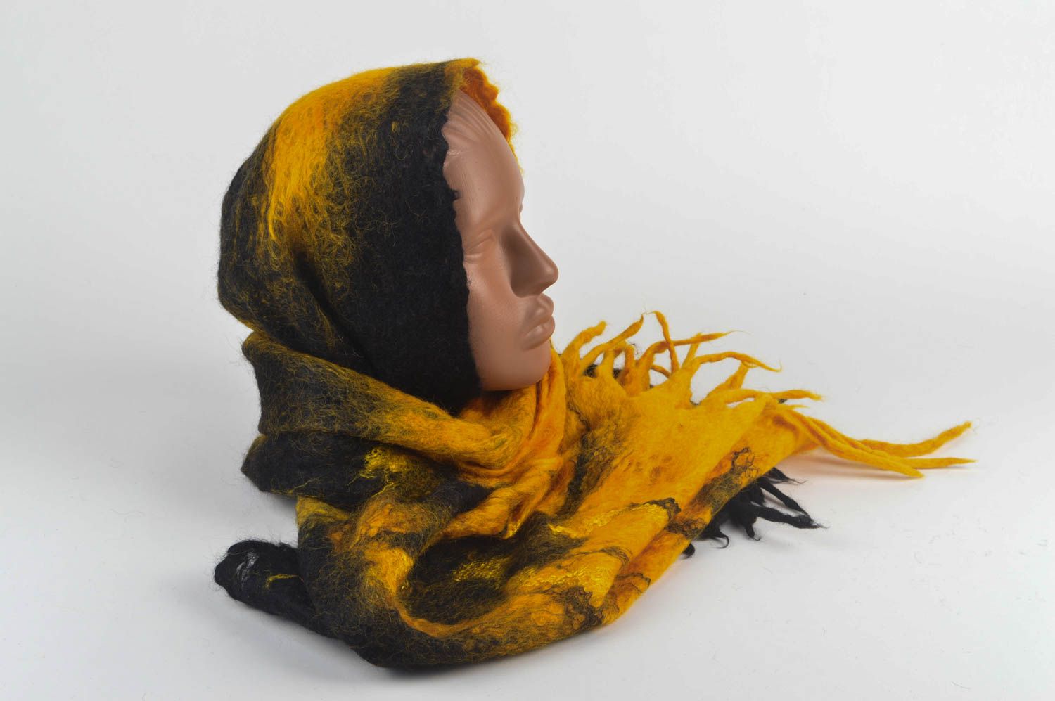 Женский шарф ручной работы шарф из шерсти горчично-черный валяный шарф фото 5
