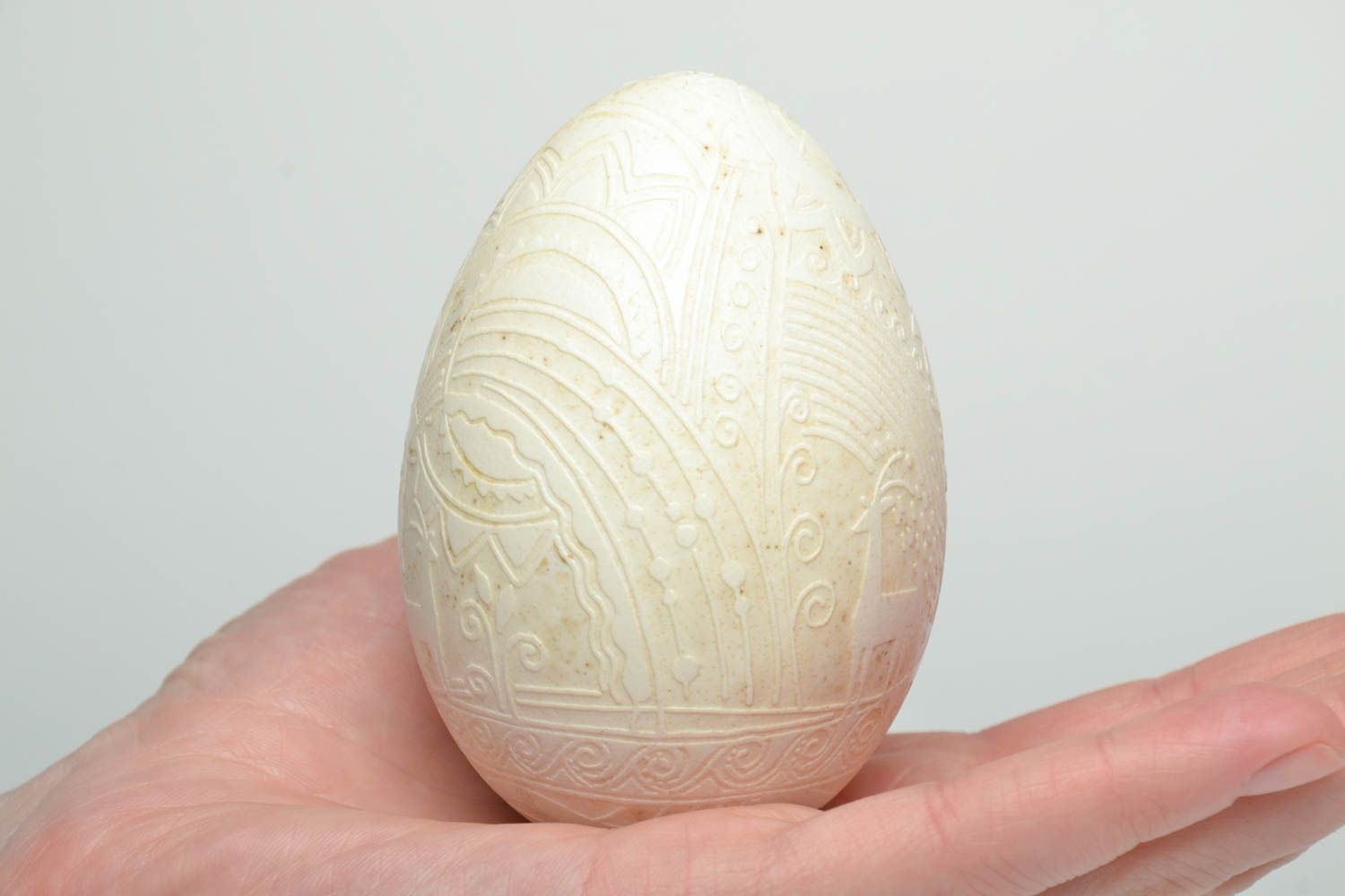 Handmade Easter egg with exquisite ornament photo 5