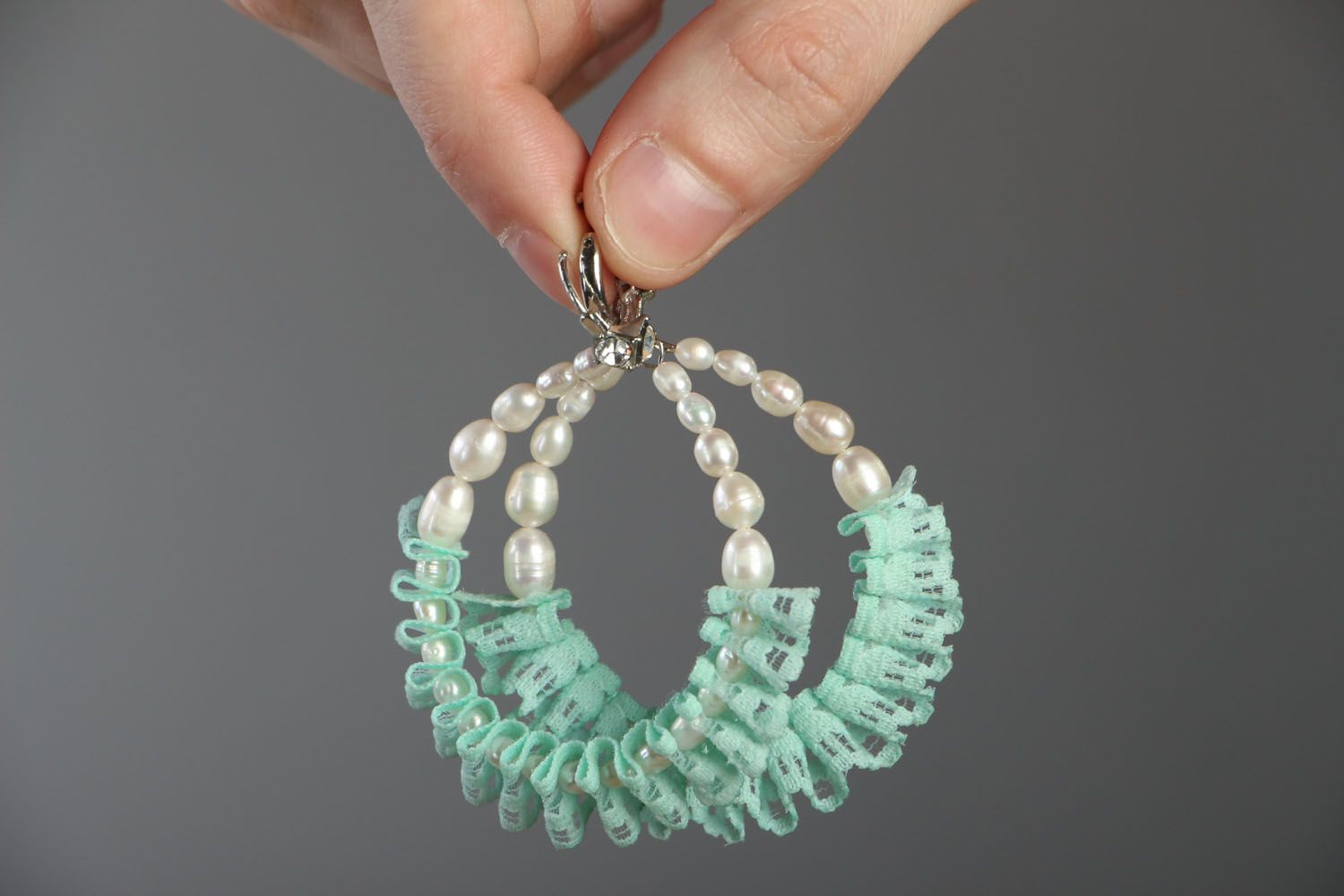 Handmade pearl earrings with lace photo 4