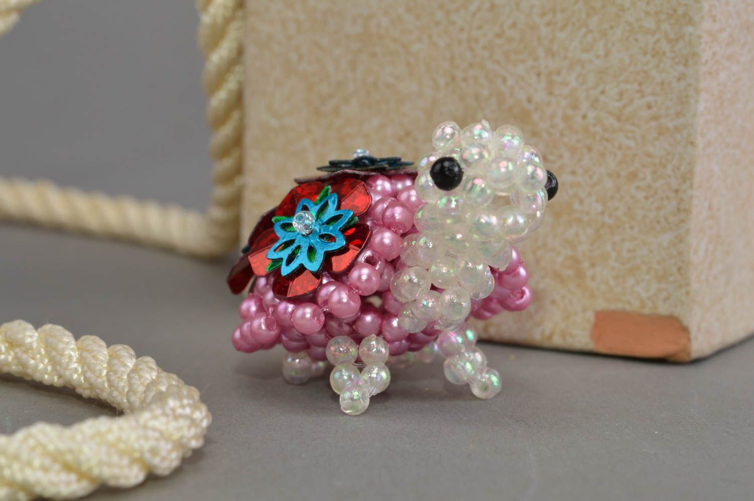 Figurine de tortue rose en perles de rocaille faite main jouet décoratif photo 1