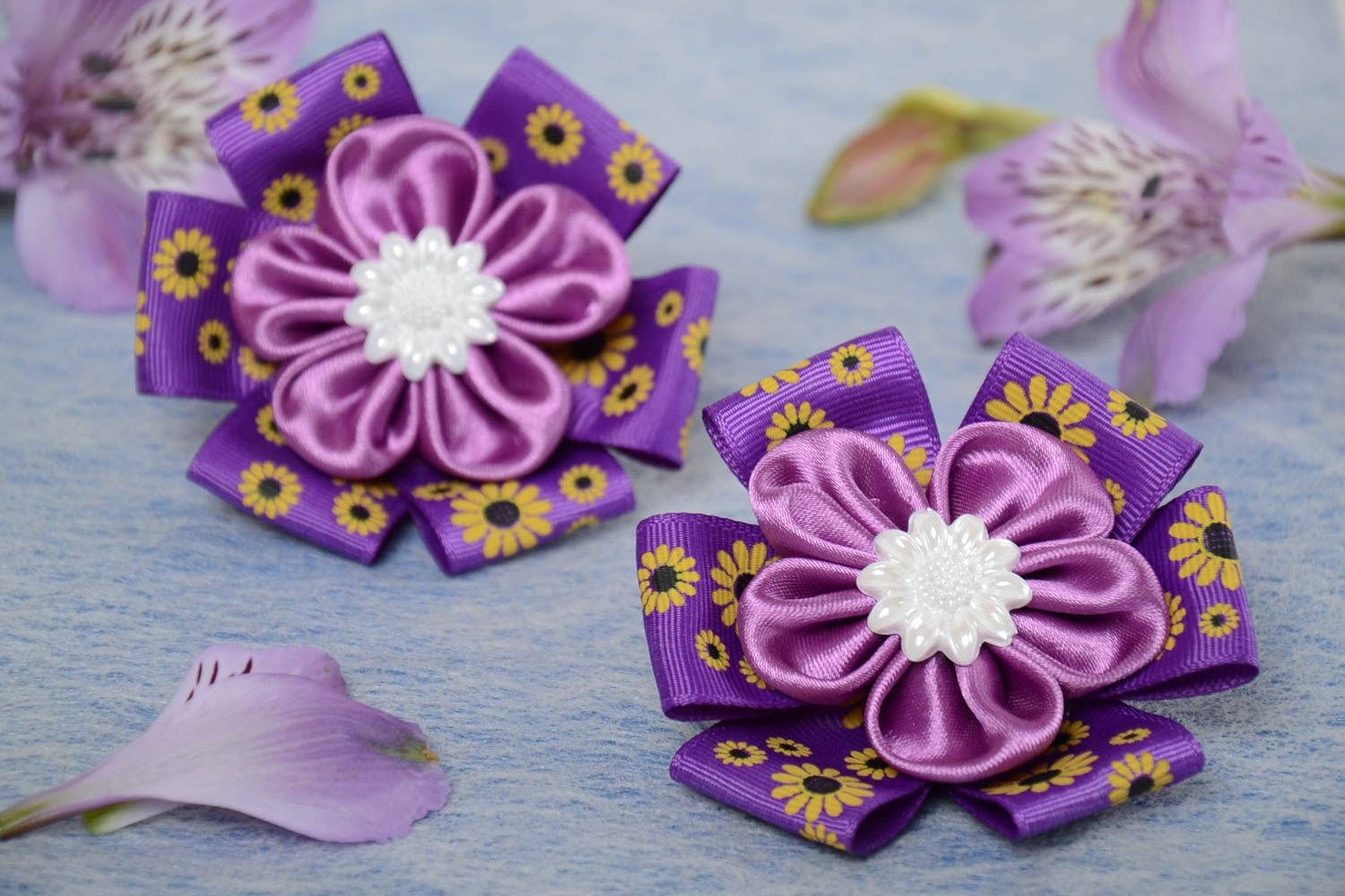Резинки для волос из атласных лент цветки канзаши фиолетовые хэнд мэйд 2 штуки фото 1