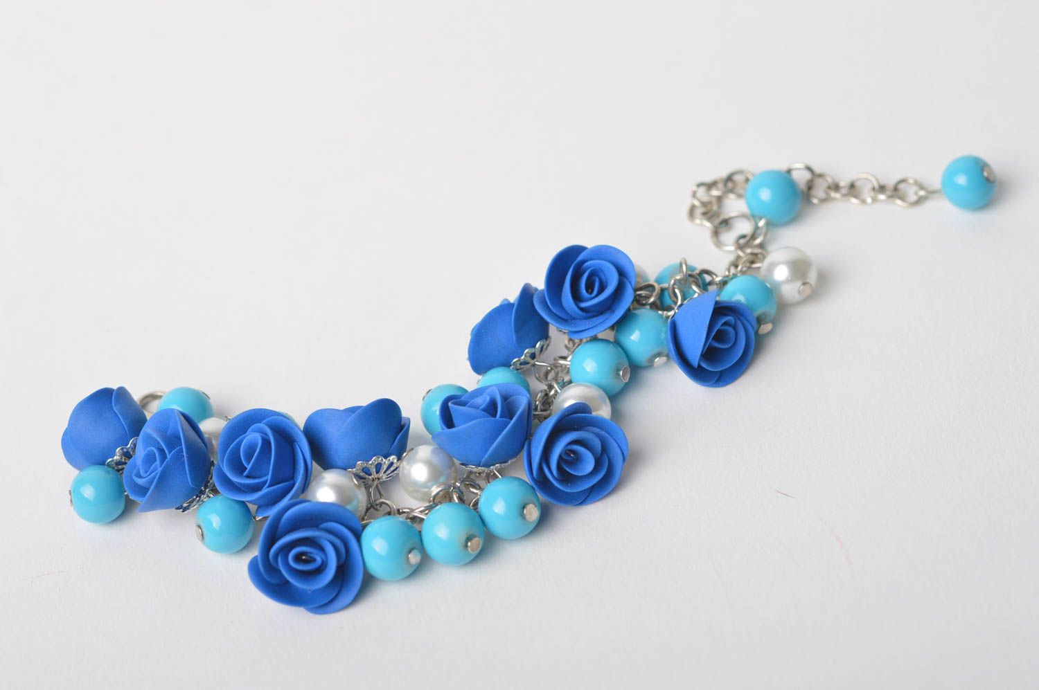 Bracelet avec fleurs bleues Bijou fait main pâte polymère Cadeau pour femme photo 3