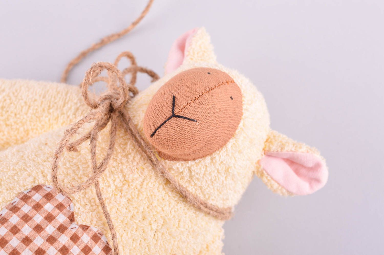 Игрушка ручной работы овечка игрушка интересный подарок детям декор для дома фото 3