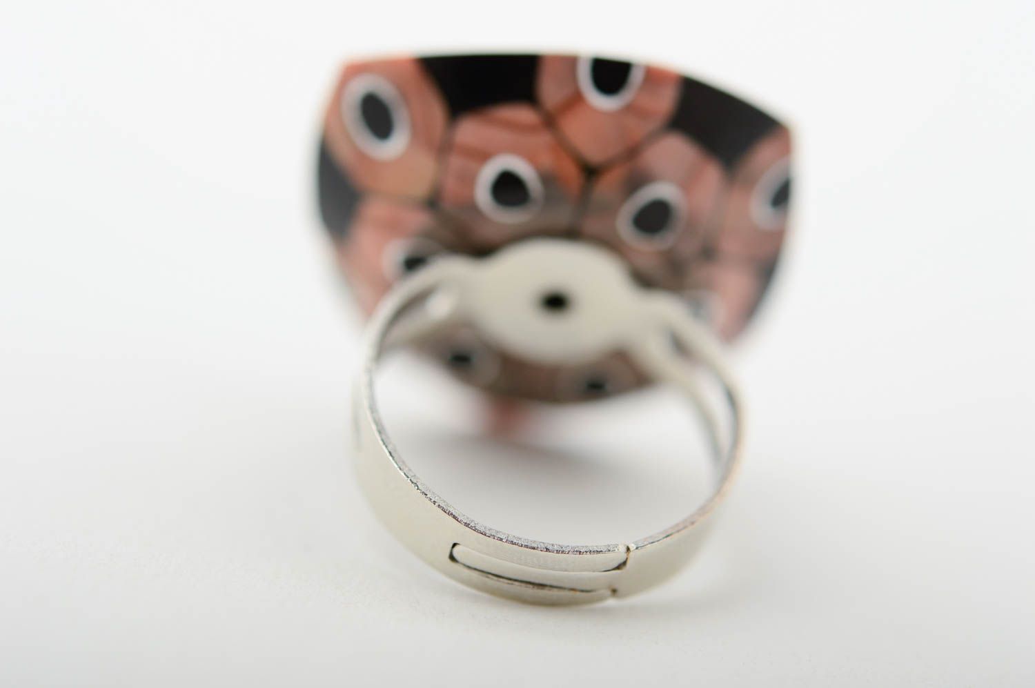 Украшение ручной работы черное крупное кольцо из карандашей авторское кольцо фото 5