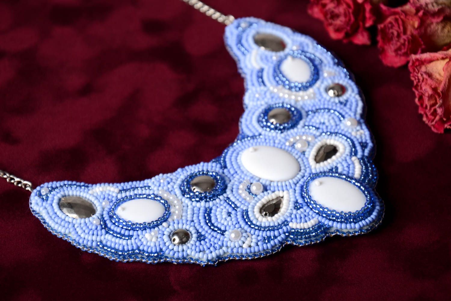 Collar bordado con abalorios hecho a mano accesorio para mujer bisutería de moda foto 1