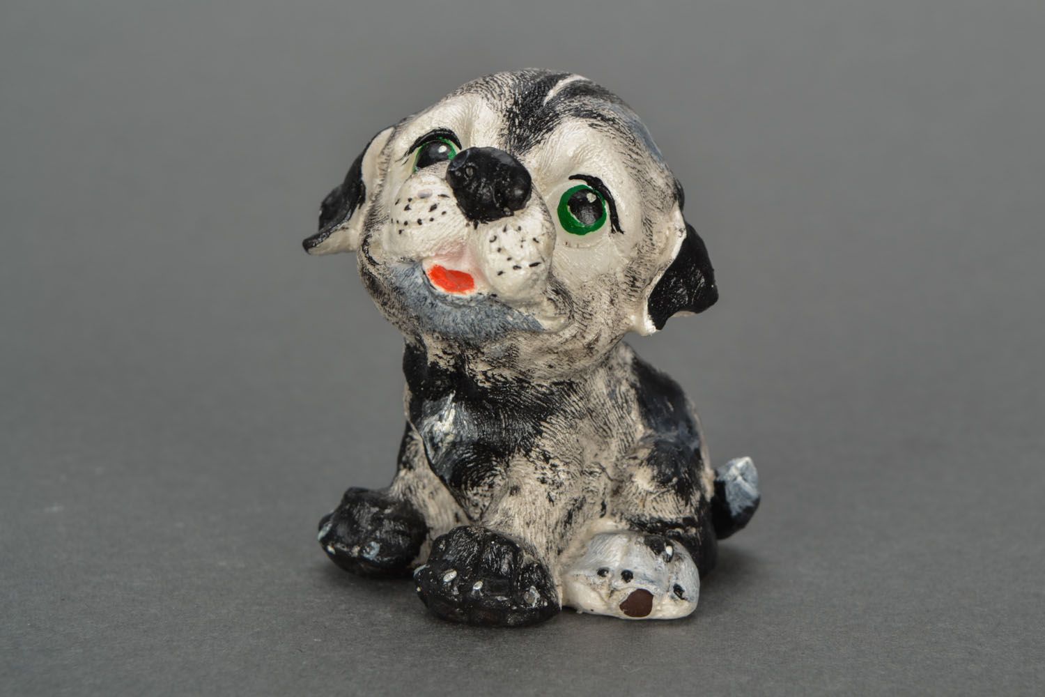 Estatueta de gesso pintada com tintas acrílicas em forma do cachorro  foto 3
