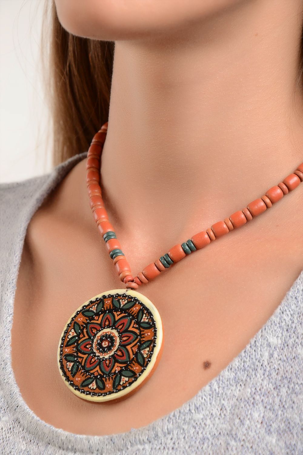 Pendentif céramique fait main Bijou ethnique collier rond Accessoire femme mode photo 1