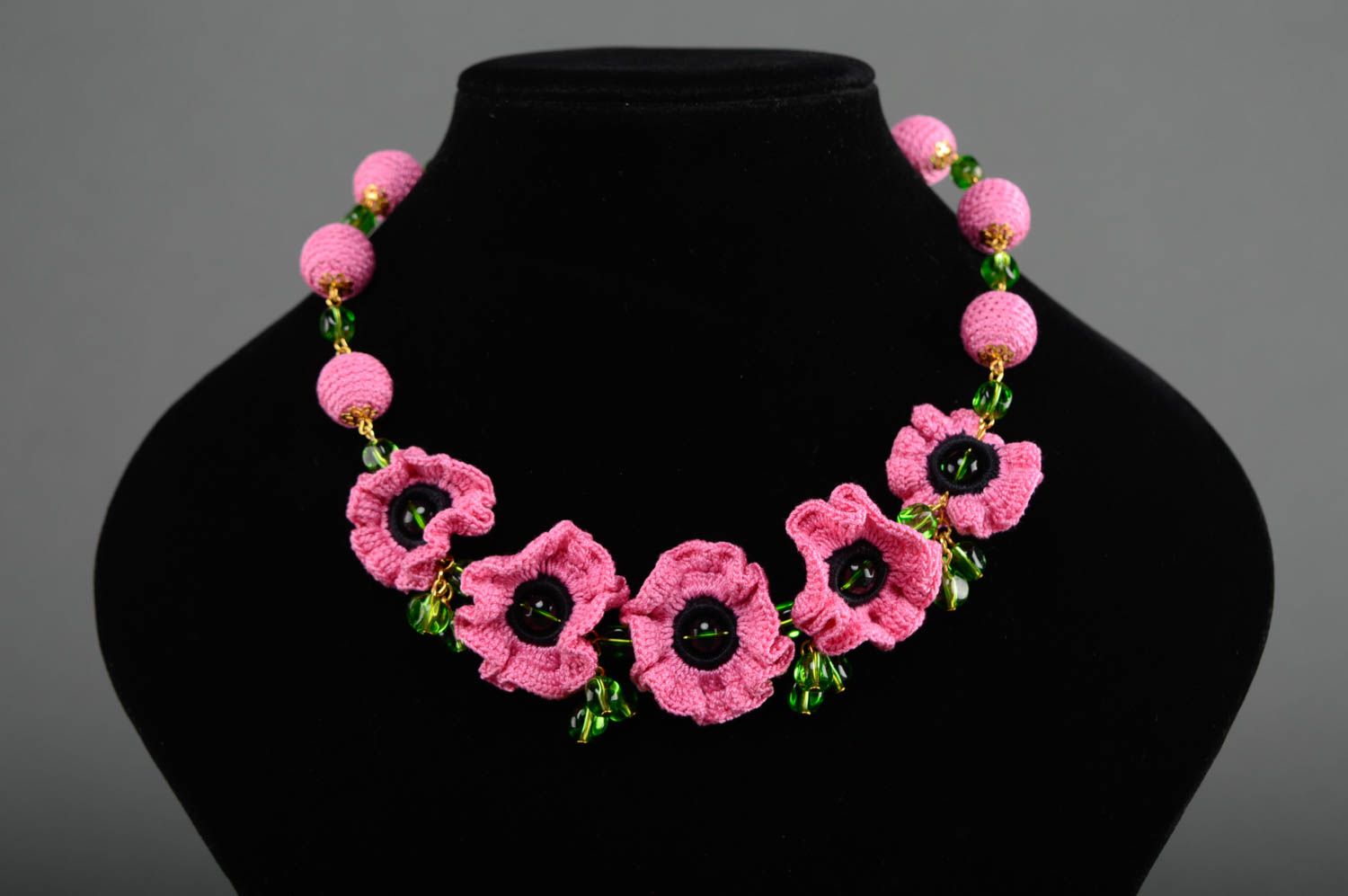 Floral crochet bead necklace of pink color photo 2