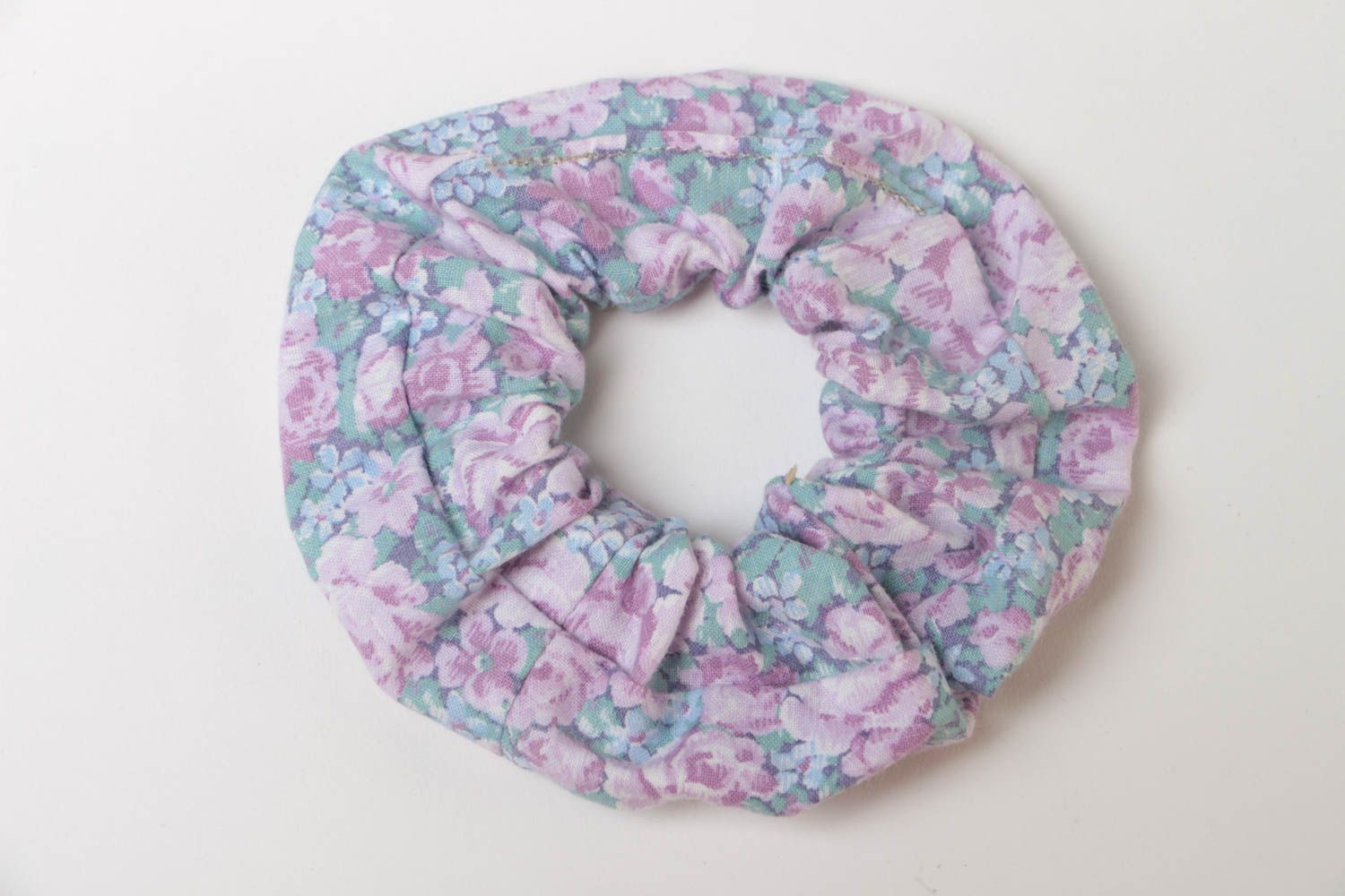 Élastique à cheveux lilas à motif floral fait main accessoire en coton photo 2