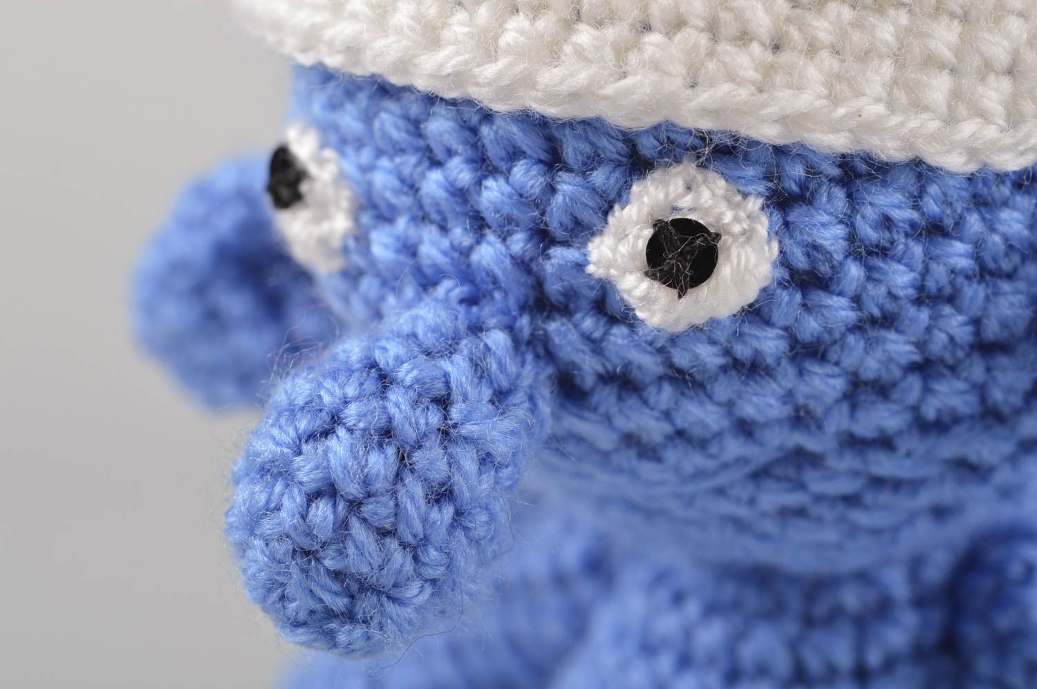 Jouet tricoté Peluche faite main en forme de gnome bleu blanc Cadeau enfant photo 2