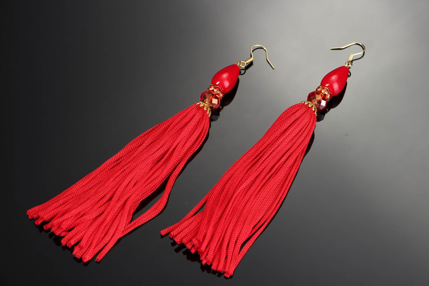 Red earrings made of fluorescent fringe photo 1