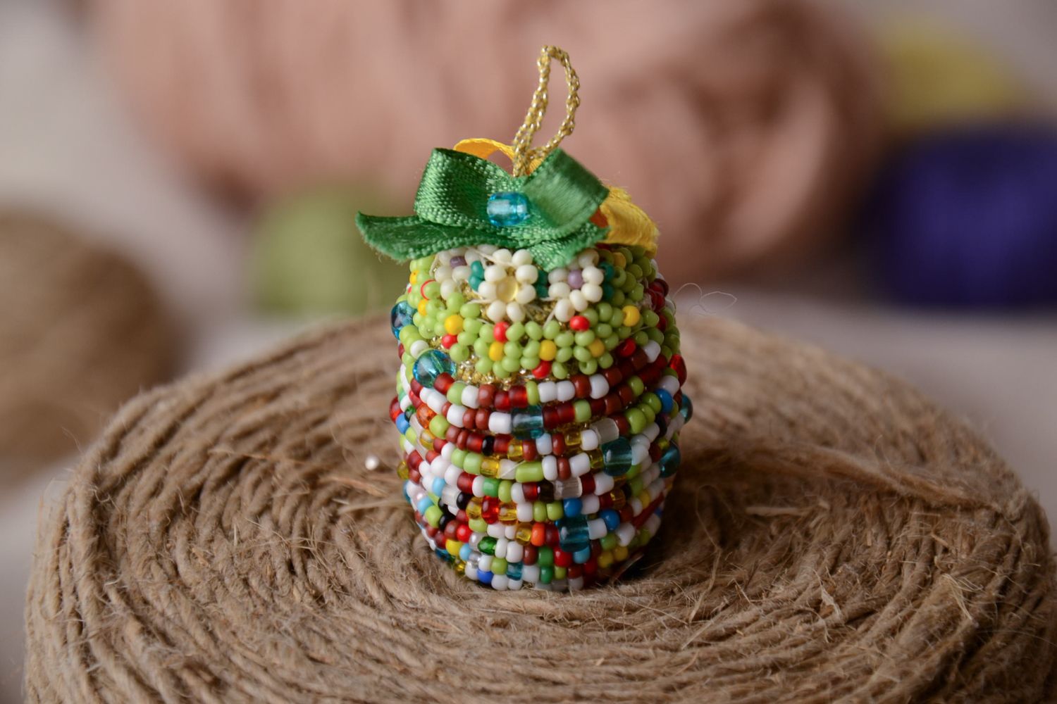 Suspension décorative Oeuf de Pâques multicolore perles de rocaille fait main photo 1