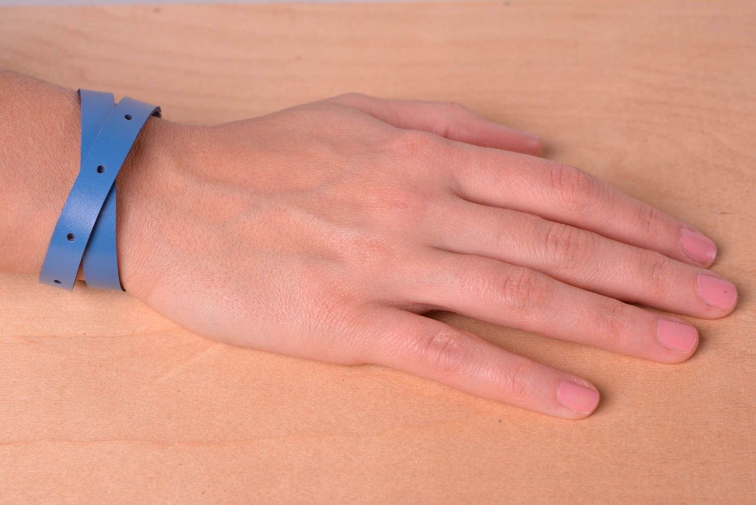 Bracelet cuir Bijou fait main fin bleu design sympathique Accessoire femme photo 2