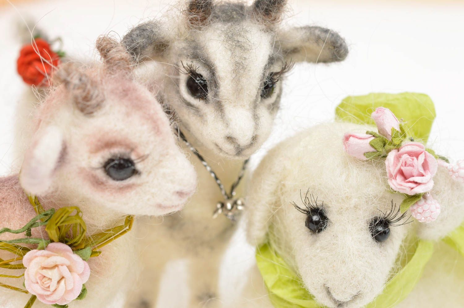 Jouets enfant fait main Peluches animaux laine Déco maison 3 pièces chèvres bouc photo 5