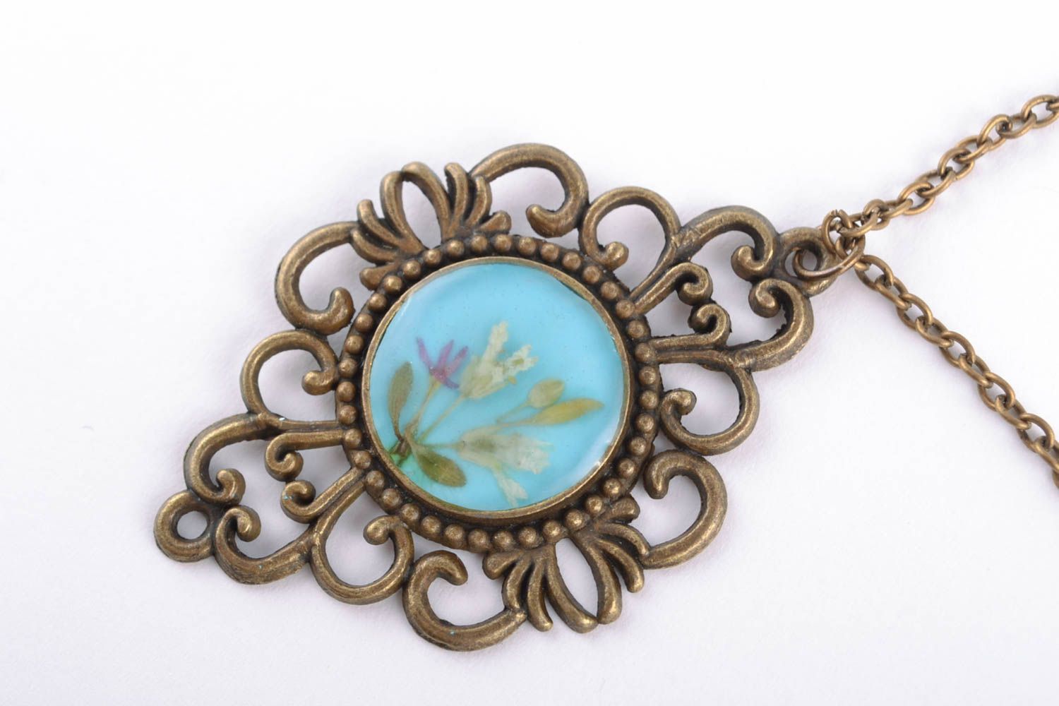Neck pendant on long chain with dried flowers coated with epoxy resin photo 3
