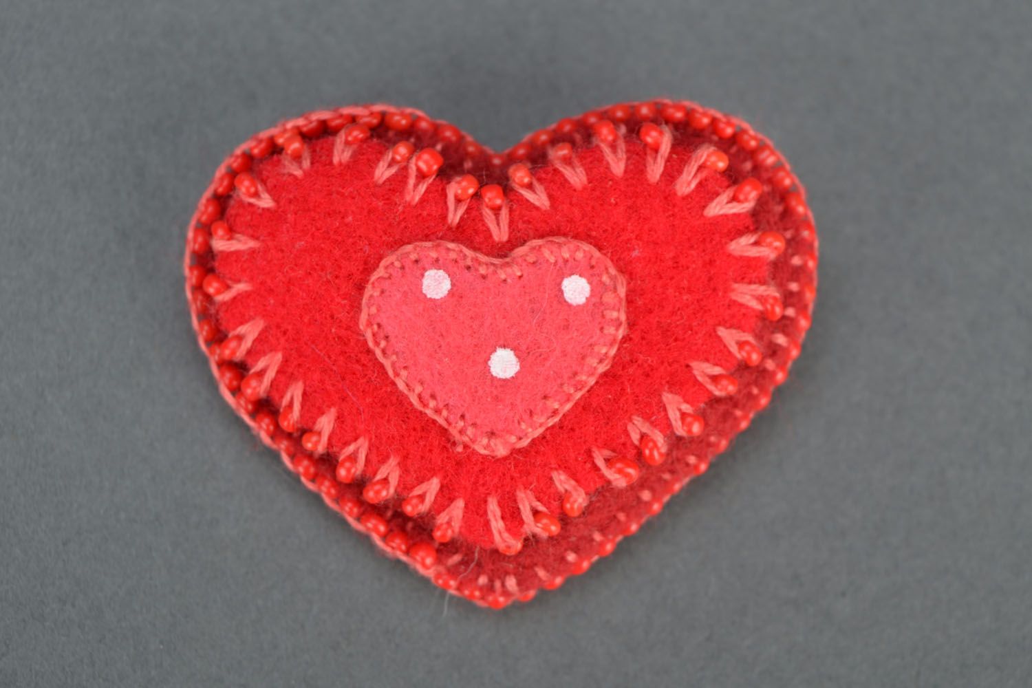 Felt brooch in the form of heart photo 3