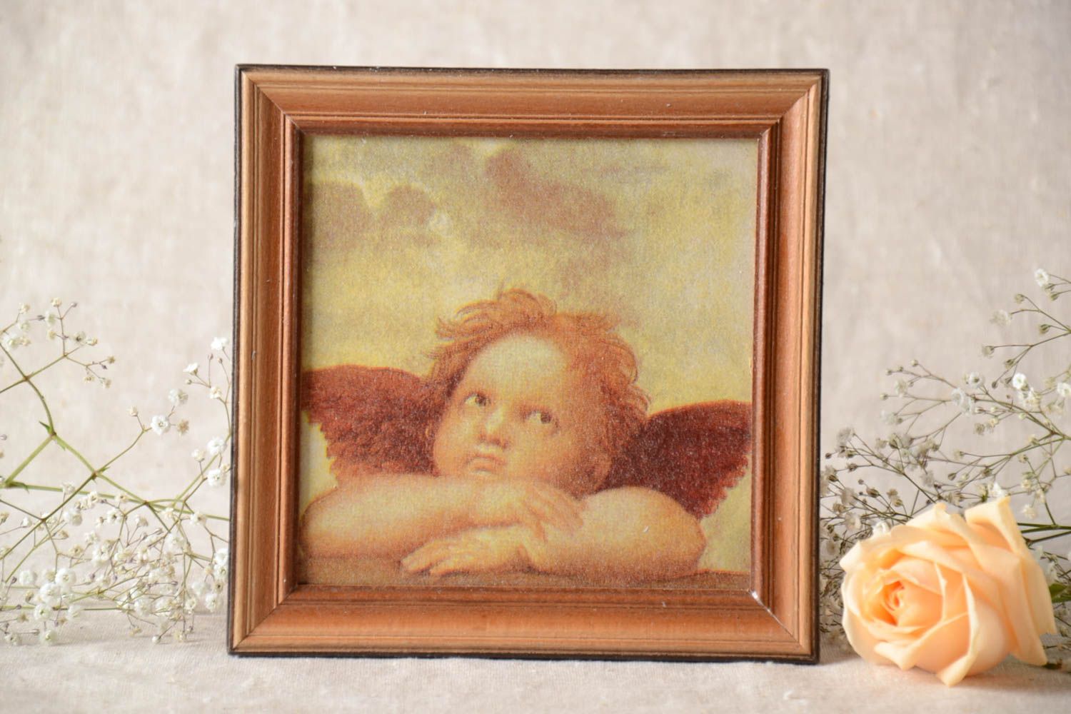 Картина на стену декупаж на основе ДВП в коричневой раме ручной работы Ангел фото 1