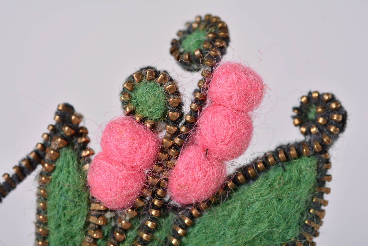 Broche fleur faite main Bijou fait main en laine feutrée originale Cadeau femme photo 2