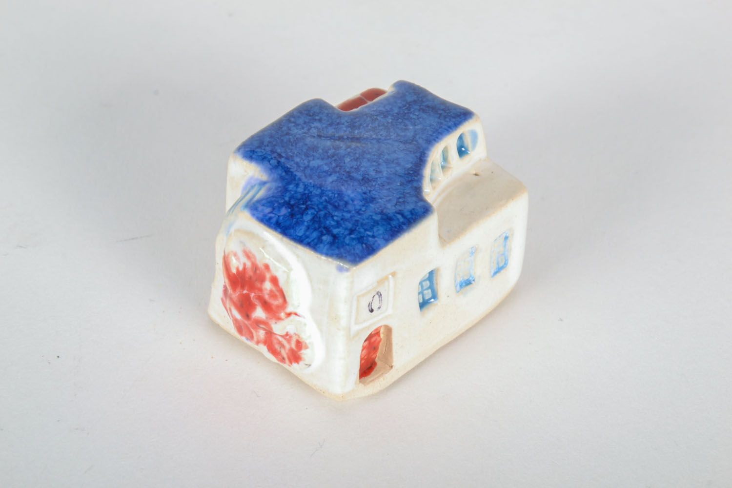 Unusual statuette in the shape of house photo 3