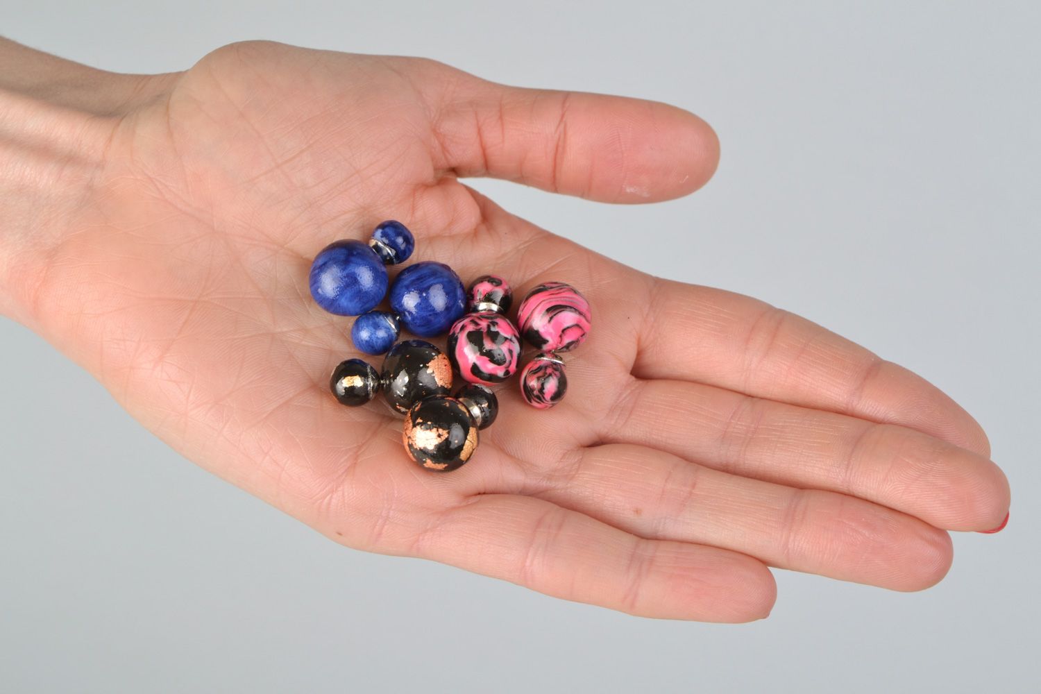 Set de pendientes de dos bolas de arcilla polimérica artesanales 3 pares foto 2