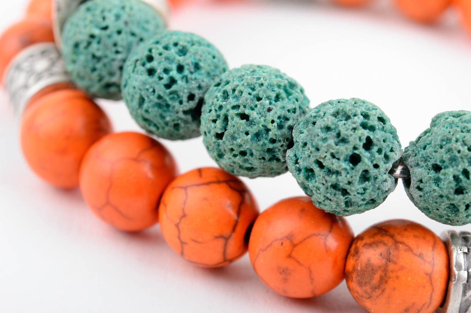 Набор браслетов из натуральных камней ручной работы 2 штуки зеленый и оранжевый  фото 5