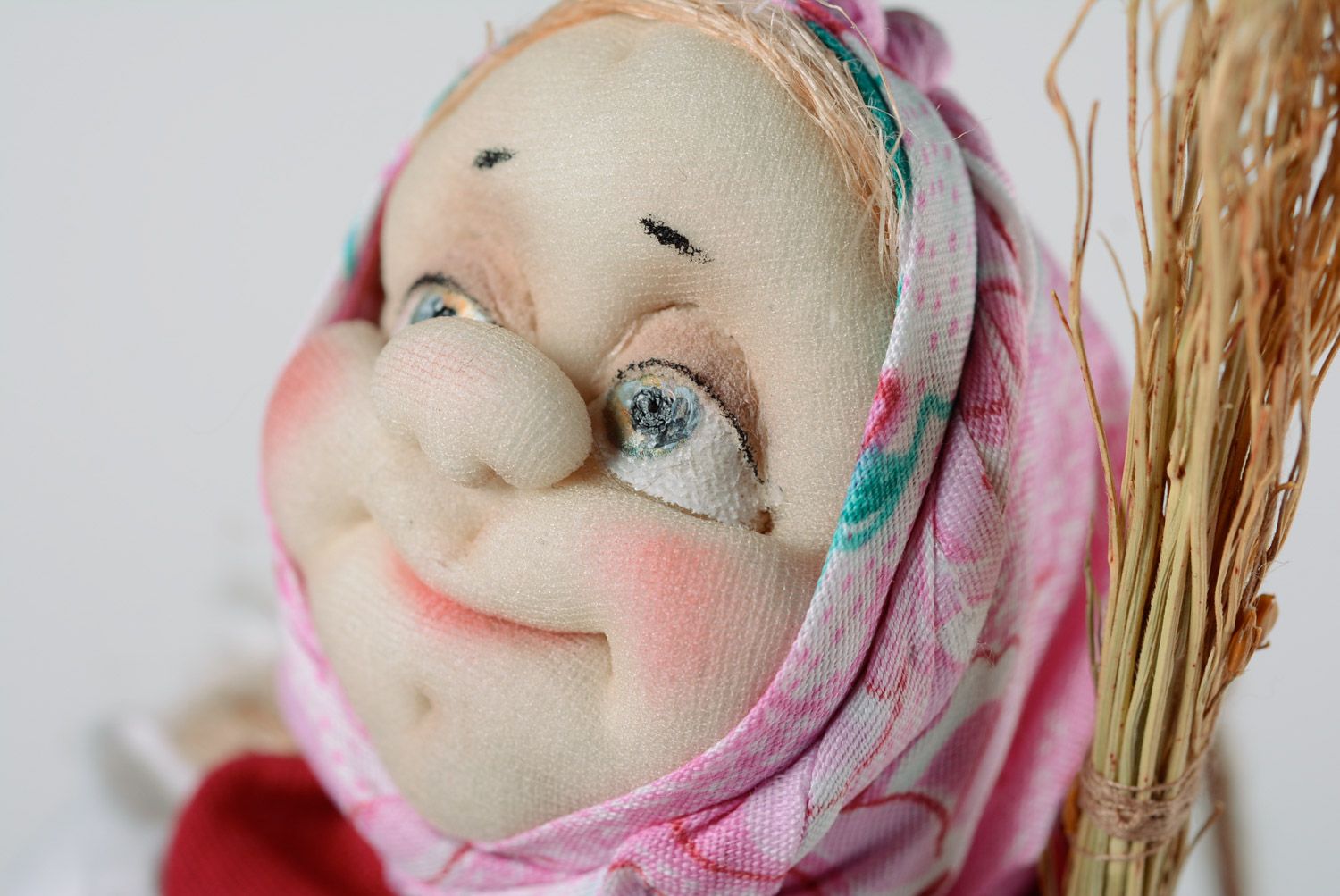 Muñeca de trapo artesanal talismán para la casa en estilo étnico  foto 2